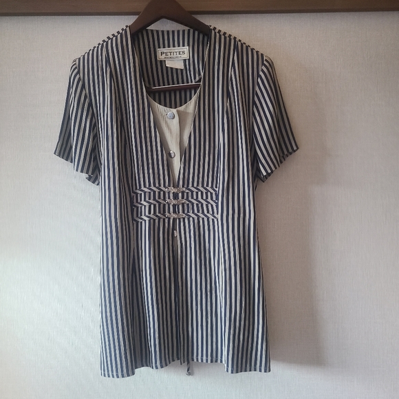 VNTG • Layered shortsleeve blouse ft. unique metal clasping • Beechers Brook - Picture 1 of 8